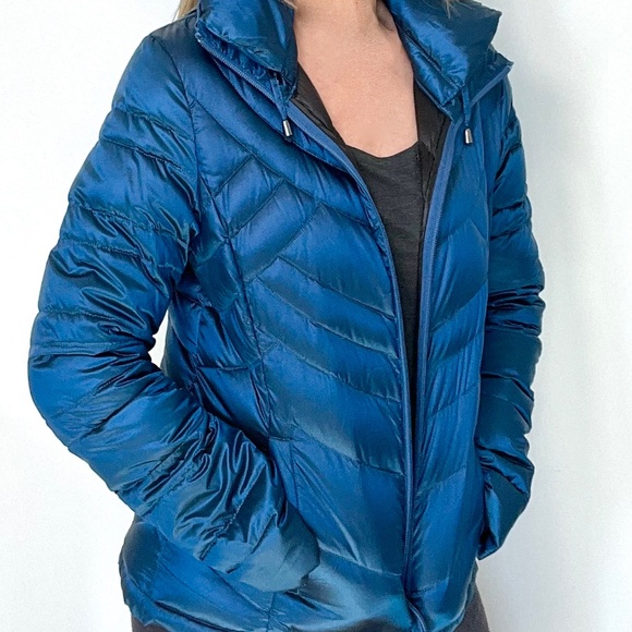TravelSmith Blue Down Puffer Coat Packable Winter Jacket with Hood - Picture 1 of 10